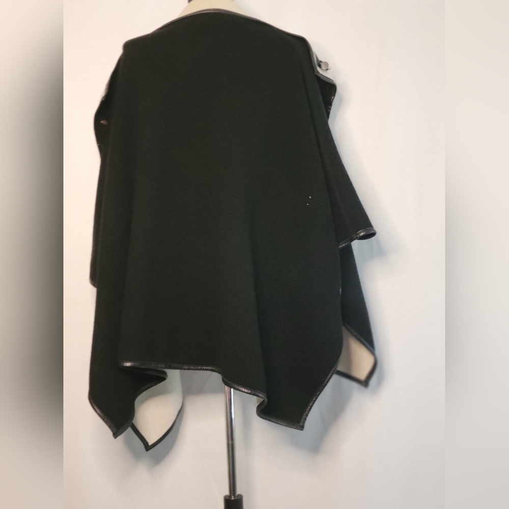 Zoe Couture Reversable Cashmere Wool Blend Cape With Soft Leather Piping - Picture 7 of 11